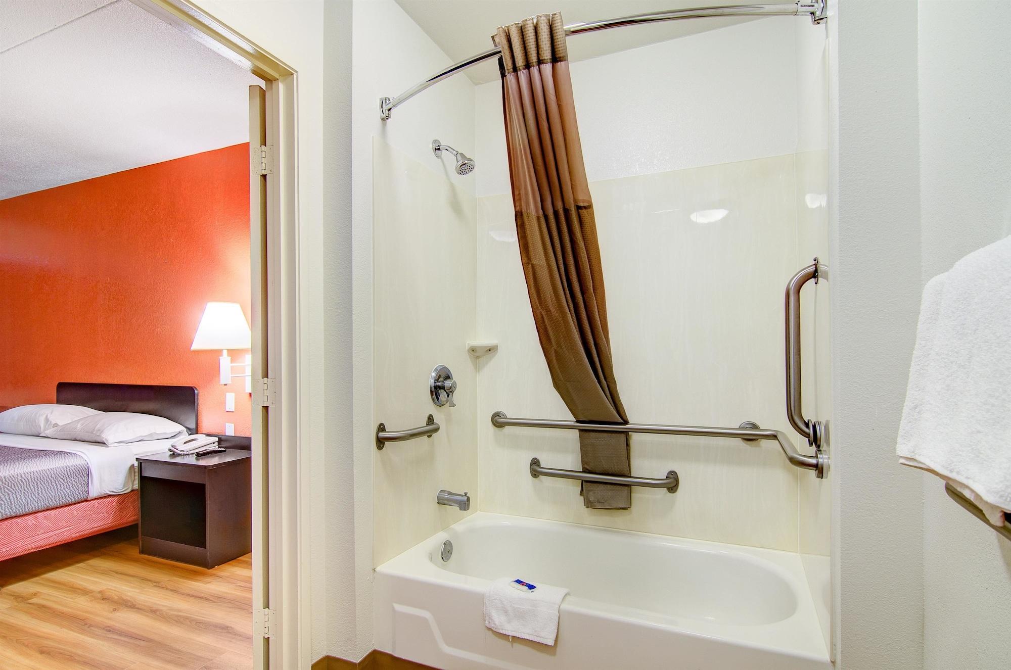 Hotel 6-springfield, Mo - North